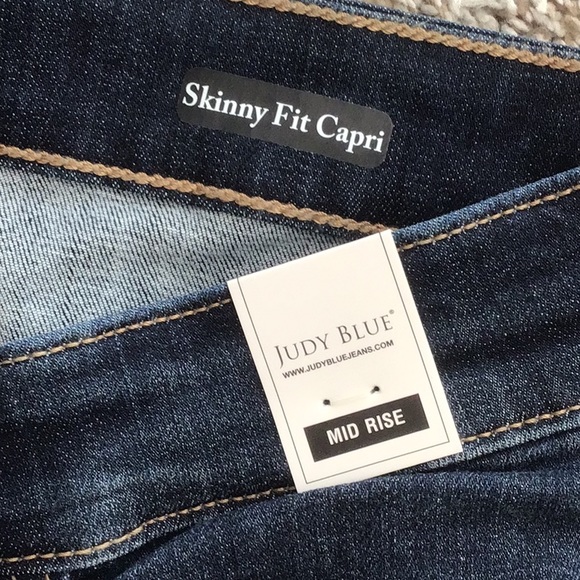JUDY BLUE SKINNY FIT CAPRIS - NWT SIZE 7/28 - Picture 6 of 8